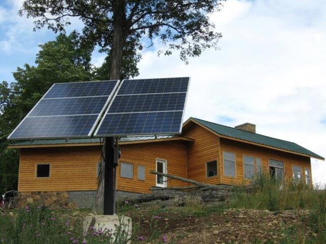 A picture of many panels at a solar farm near Arnprior, ON